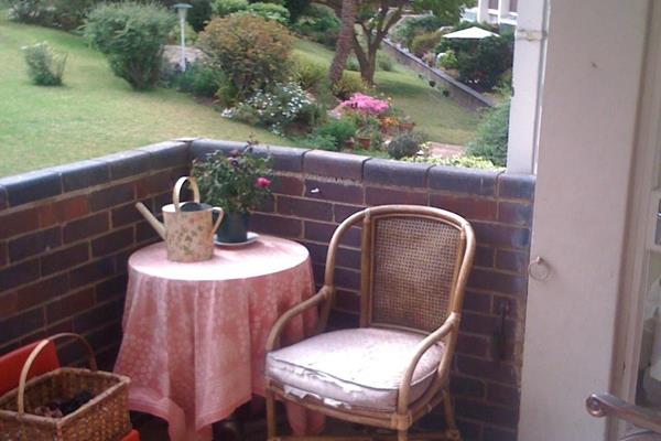 Peaceful leafy  green garden view from first floor flat. Suitable for professional or ...