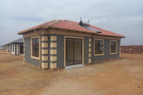 NEW DEVELOPMENTS for sale in WINDMILL PARK, BOKSBURG.

Full Tittle Stands.

Prices From R720 000 upwards.

Garage not included.

Brand NEW Houses.

FULL TITTLE STANDS,

Transfer fees and bond fees included in the purchase price.

Only 20minutes away from Joburg ...