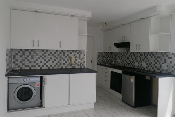 Welcome to this lovely 1 bedroom apartment located in the popular area of Protea ...