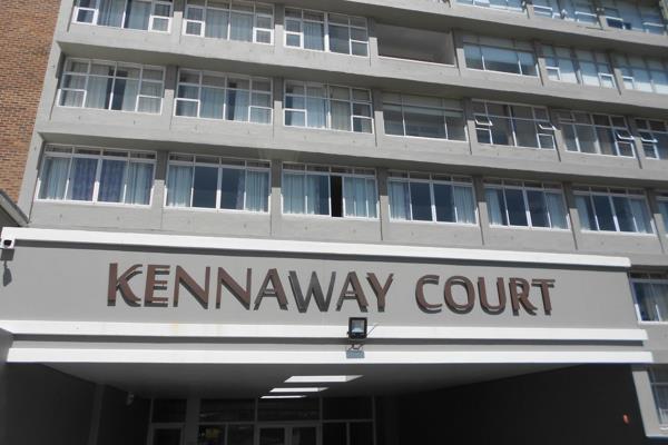 Neat 2 bedroom flat located in the popular Kennaway Court. 
Offering good security and finishes.
Breathtaking sea views. Shops and ...