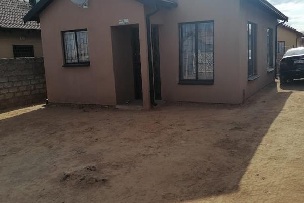 3 Bedroom house in Soshanguvwe close to all amenities. The house consist of 3 bedrooms, dinning room, kitchen and big yard