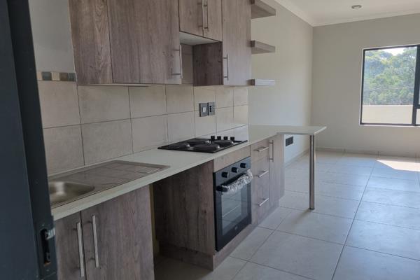 Immaculate Brand New Modern Unit for Sale.
Stunning Kitchen with Quarts Tops.
2 ...