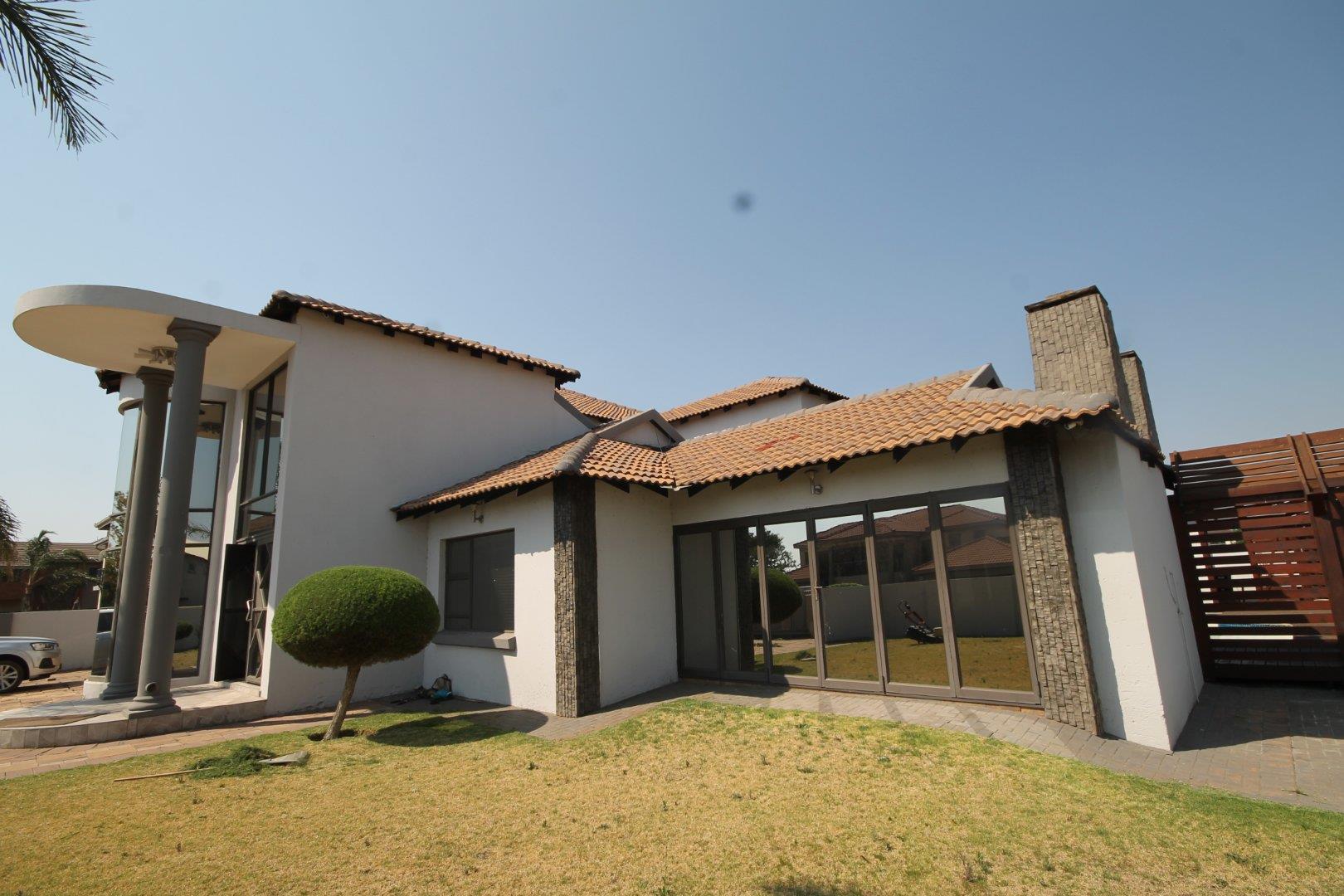 8 Bedroom House for sale in Reyno Ridge P24111816881