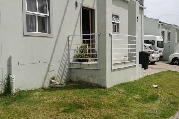 This spacious 4 bedroom house is to rent in Mount Simon estate located 3 km from ...