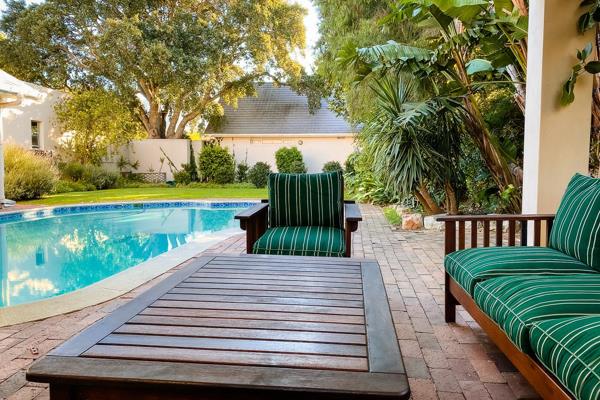 The ideal Tokai family home!

Located in the heart of Tokai Village in a quiet cul-de-sac. This large open-plan family home offers 6 ...