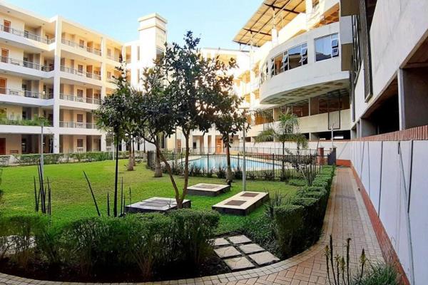 If you have been looking at Umhlanga Ridge, you will know that this is a bargain! Why go for a one bed apartment, when you can get an ...