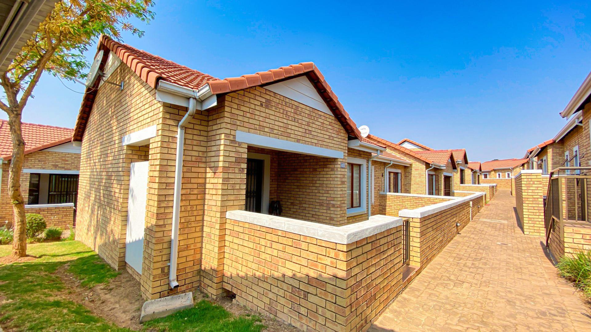 2 Bedroom Townhouse for sale in Randpark Ridge - Manor Park, 26 Pongola ...