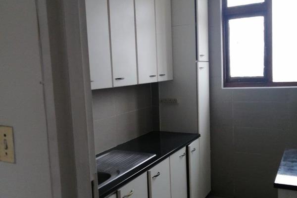 This unit is situated close to Enthabeni Hospital and allows 3 persons to reside ...