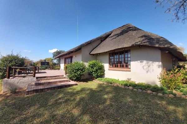 This beautiful thatched garden cottage has a spacious lounge and dining area, which has sliding doors that leads onto patio. Large ...