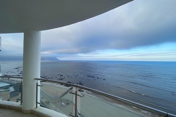 Available 1 April

Shutters through-out apartment and aircon installed.
Amazing sea- and mountain views.

3 large bedrooms 
2 ...