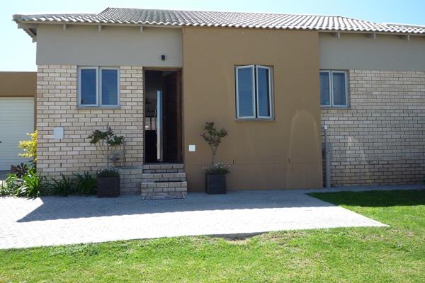 This immaculate home is available for rental from the 1 October 2024

3 bedrooms
2 ...