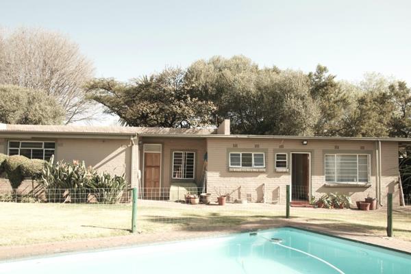 We are renting out our quint garden cottage in Linden Johannesburg. It is a one bedroom ...