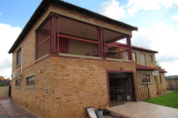 This 5-bedroom mansion is situated on a 1 120m&#178; stand.

Good security fitted with beams, security walls with electrical fence on ...