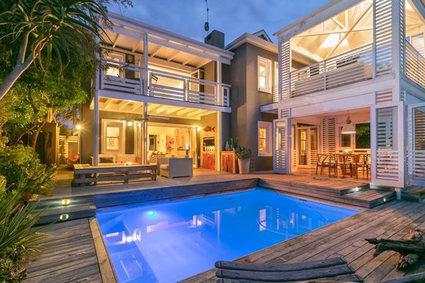 Fairmile Point, located on Thesen Island in Knysna, is a picturesque and luxurious ...