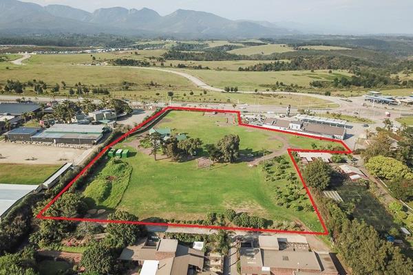 This 18429 m&#178; development property is situated on the &#39;Platinum Mile&#39; east of George en route to Victoria Bay in the heart ...