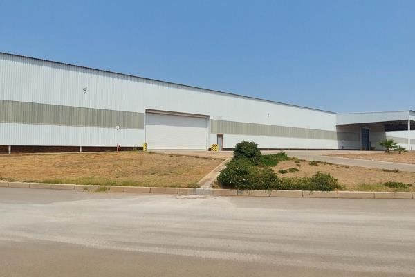 This 54000m2 property is located in the industrial hub of Rosslyn, Akasia, with easy ...