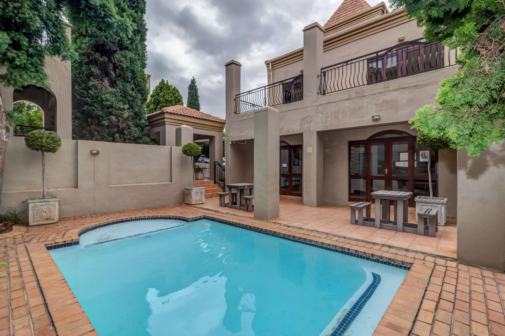 Apartment   Flat For Sale In Lonehill - P24-113399957