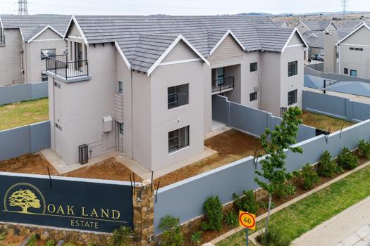 3 Bedroom Townhouse for sale in Oakland Estate