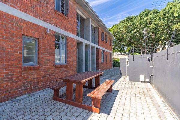 Perfectly located just a short walk from the UCT Jammie Shuttle stop, this large student ...