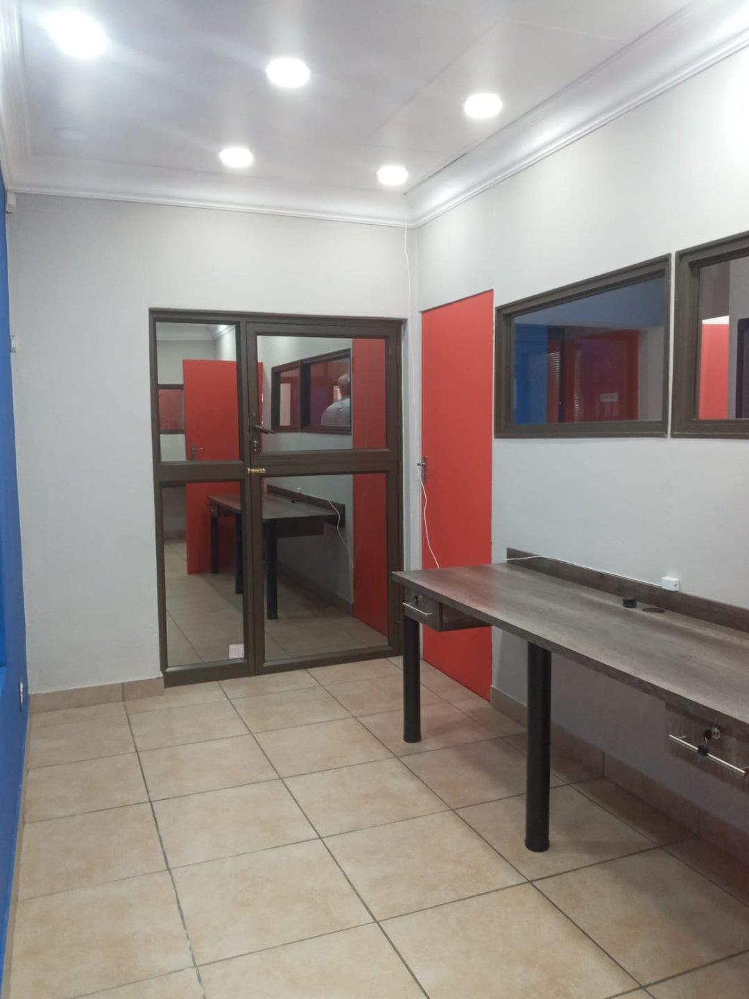 Commercial property to rent in Model Park - P24-117109100