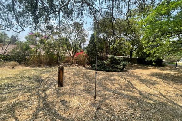 Secure Vacant stand in Bryanston 
Situated is a secure enclosure 
922 Square meters 
Build your Dream Home 
Asking 1,8 million ...