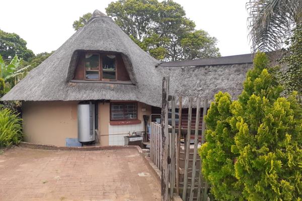 Adorable cottage for sale in a well-known secure gated village in Woodgrange. Access to ...