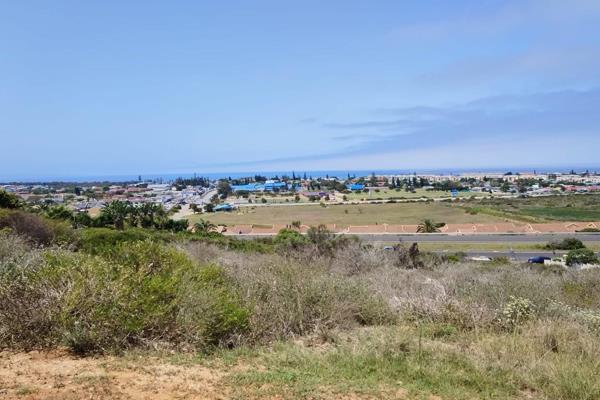 This stand of 1609m&#178; is on a slope and offers beautiful sea view. A perfect option for sub-dividing. Fibre-ready.

The property ...