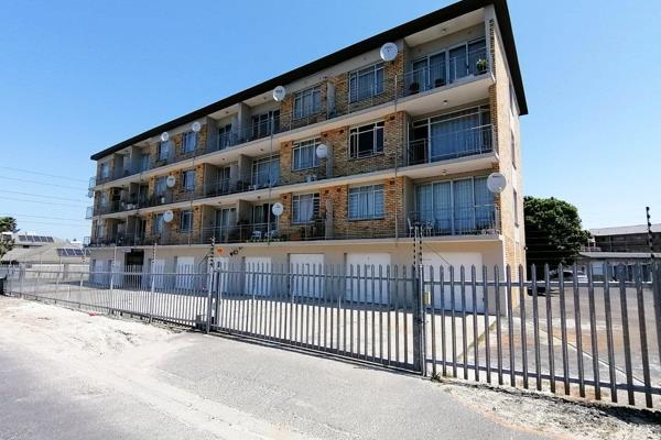 Sole &amp; Exclusive Mandate

OFFERS FROM: R950 000

This second floor apartment is situated in a secure gated complex with remote ...