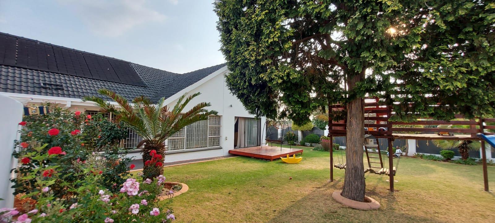 4 Bedroom House for sale in Greenhills P24111884419