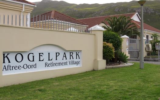 2 Bedroom House for sale in Kleinmond Central