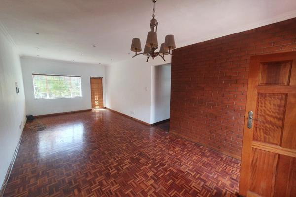 Talk about location!!!
This 3 bedroom apartments position is excellent. 
Offering fantastic commuting convenience
Around the corner ...