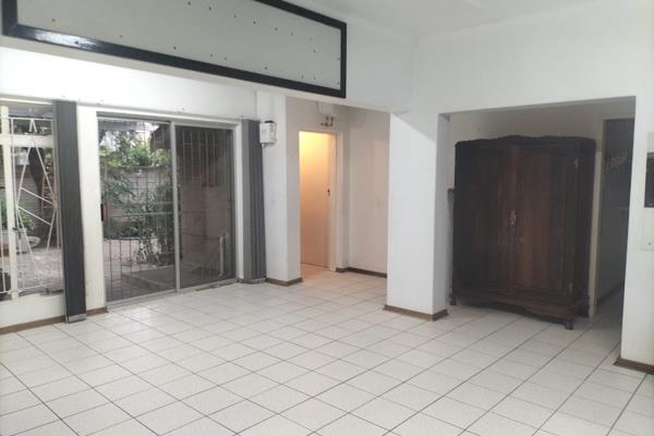 If you are looking for a well maintained bachelor flat in the CBD area, this is the property for you.

This property is open plan. ...