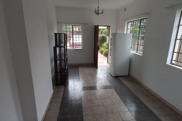 Cosy studio apartment consisting of 1 bathroom with shower.
Open plan kitchen with a nice breakfast Nook.
Carport. 
Electricity is ...