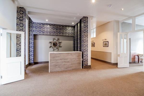 Set within Heritage Estate a Mature Lifestyle Estate for over 50s are Batchelor / studio apartments for rent.  
One room - open plan ...