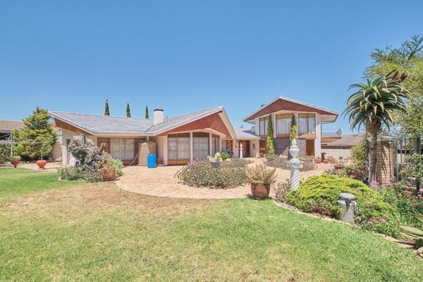 This spacious house is situated in Protea heights in a very quite part in a cul-de-sac.  ...