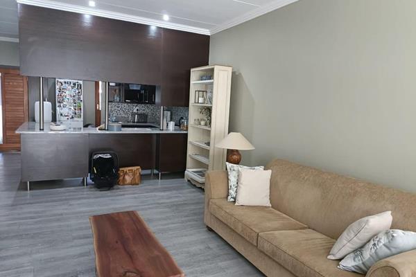 Three-bedroom townhouse to rent on Woodland Hills