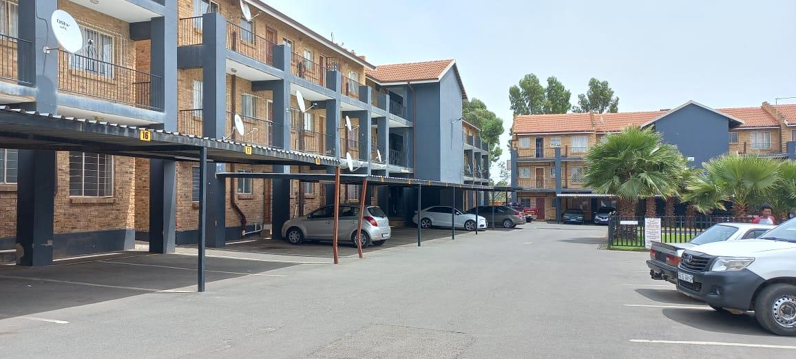 2 Bedroom Apartment / flat for sale in Greenhills P24111953222