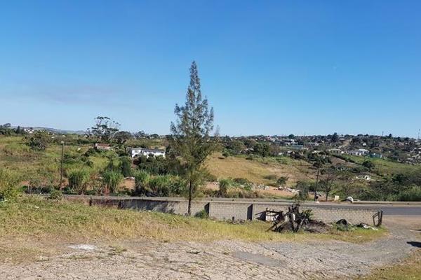 Potential development opportunity. This 1.25 hectares property has road frontage and situated along the R102 in Shakaskraal. Close to ...