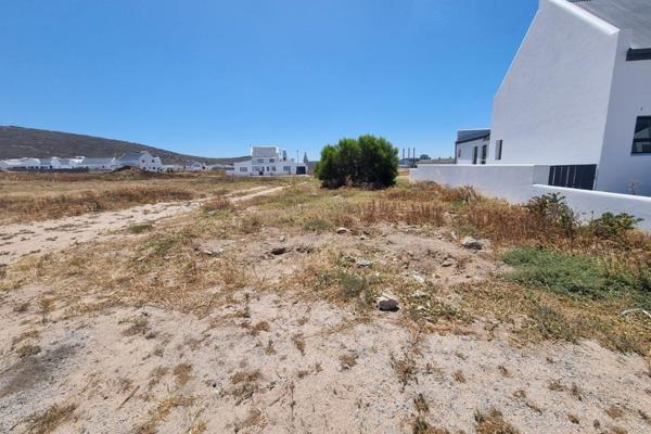 Stand 450m2, is situated in Sandpyper Village part of St Helena Bay.  This is a nice size to build your dream home to stay or that ...