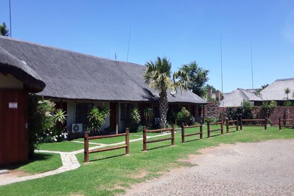 Perfectly located.  Next to N12, Bloemhof Dam + Nature Reserve. 
Not influenced by floods.
Erf Size 1297sqm
8 Guest rooms - Sleep 30 ...