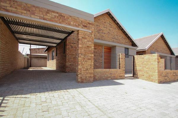 Newly Build Three-Bedroom Townhouse – Potchefstroom – To Rent
The Townhouse boasts three spacious bedrooms with two bathrooms, living ...