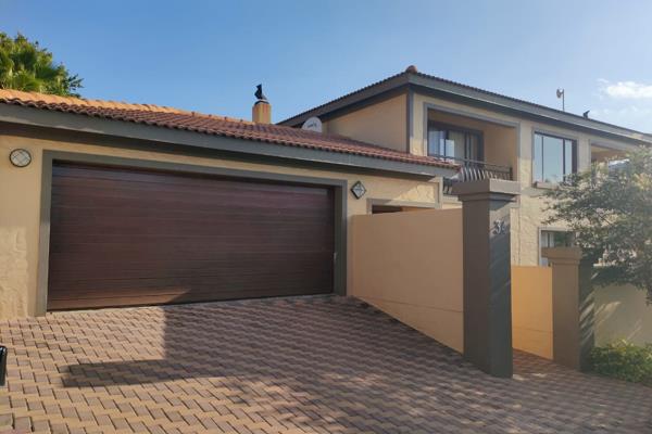 The right address!

Set in a secure and well managed exclusive Estate within Ruimsig Country Estate.
Security is excellent with ...