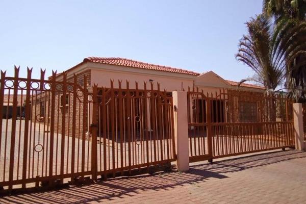 Three bedroom house for sale in The Orchards R1 769 000

Introducing this ultimate warm ...