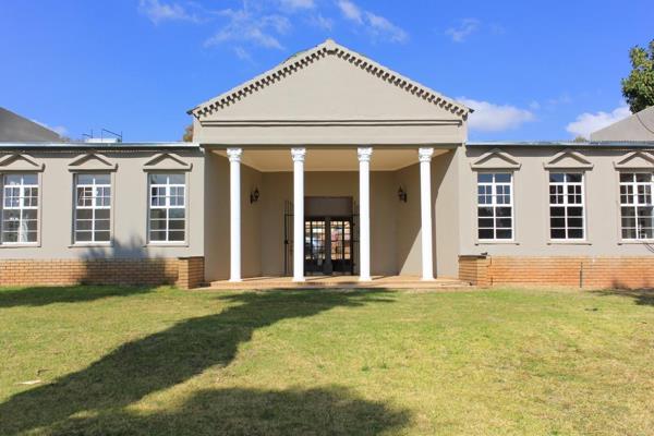 Large fenced off and private 4 bedroom, 3.5 bathrooms Country Home to rent in Mnandi Centurion.
This spacious home comprises 2 large ...