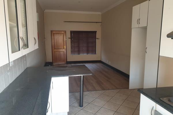 Suburb: Comet

Ground floor Simplex Townhouse

No stairs to climb and nobody living on top of you
Very secure

Spacious kitchen with ...