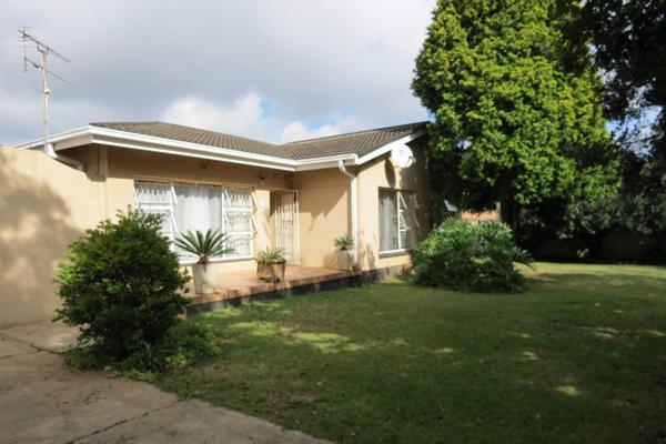 A neat  home to rent in in Northmead is available 1 December 2022 and we are looking for a long term lease.The house consits or 3 ...