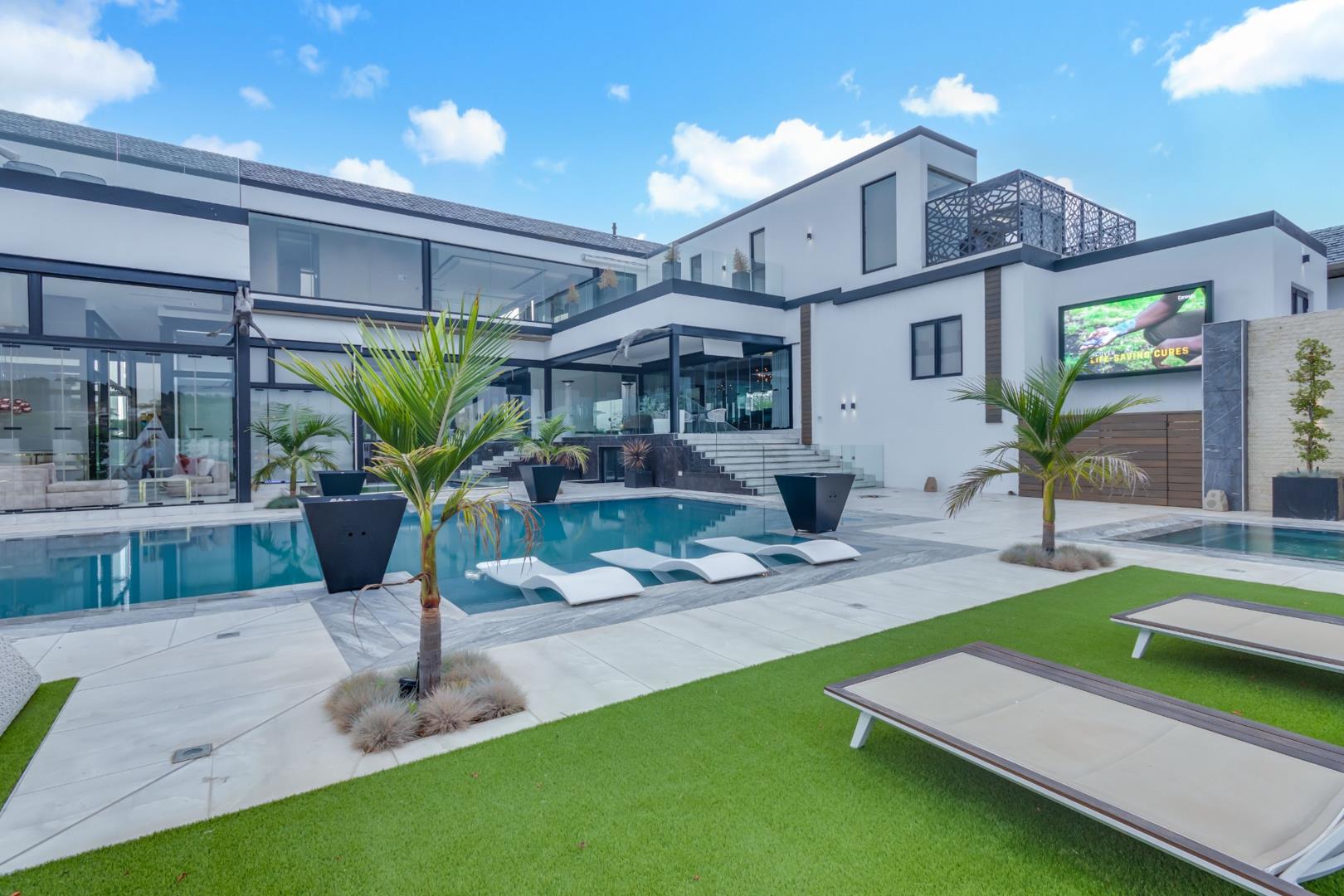 7 Bedroom House for sale in Blue Hills Equestrian Estate P24111253273