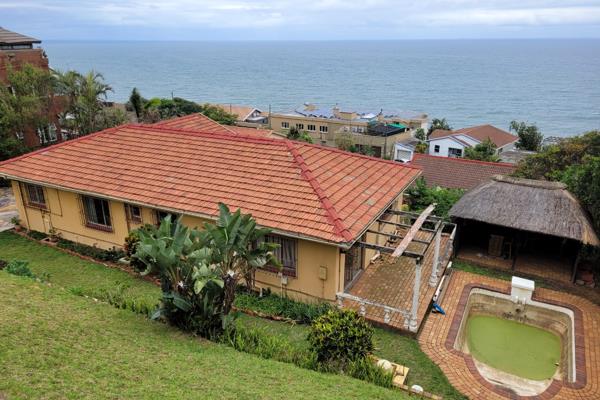 This solid 3 bedroom home aught to be a cover girl at this price.. offers 3 airy bedrooms, 2 of which have 180 degree view of the sea ...