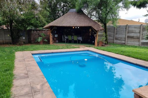 Sasolburg 
R910 000.00

Look at this property 
In a good area near town 

Sasolburg 
Don&#39;t let it slip through your fingers ...