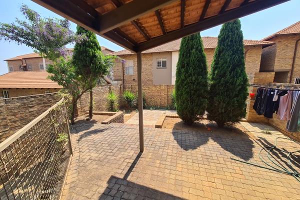 Modern and spacious 2 Bedroom, 2 Bedroom top floor (penthouse) Apartment in the extremely popular, scenic and secure Oukraal Security ...